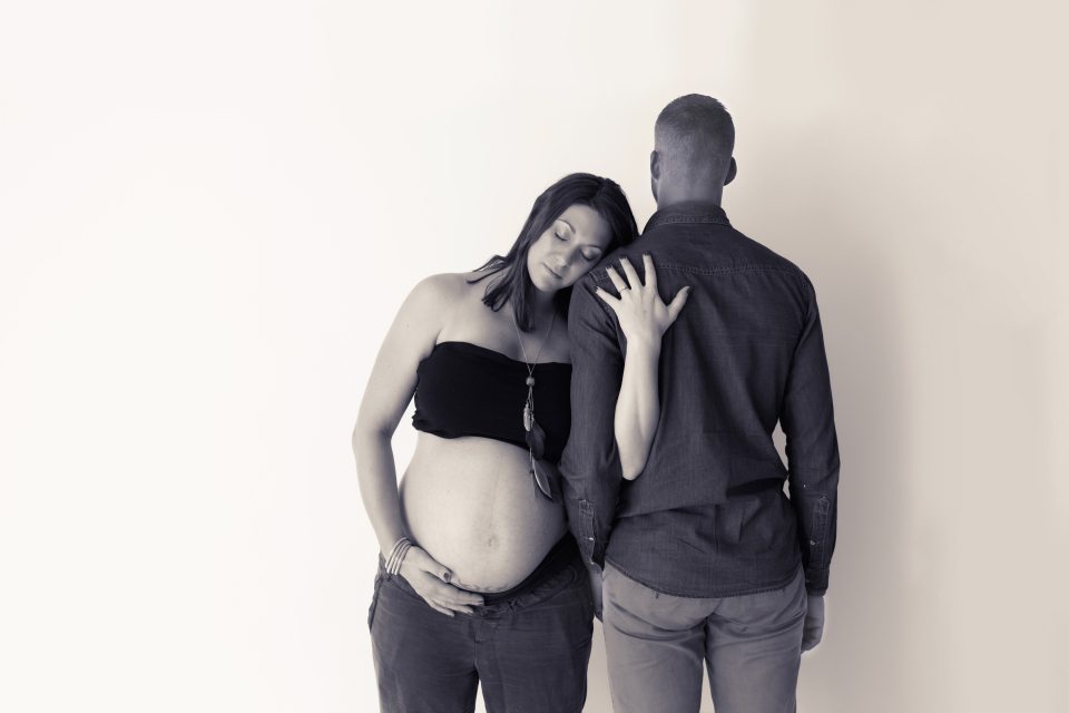 photographe-grossesse-seance-femme-enceinte-studio-tours-entre-nous-photographie-charlotte-034