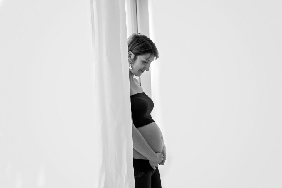 seance-photo-femme-enceinte-en-studio-a-tours (45)