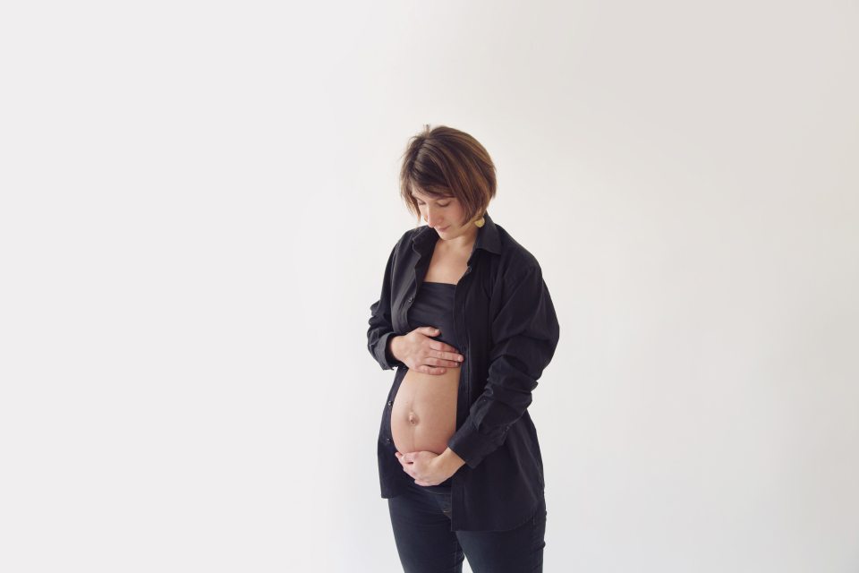 seance-photo-femme-enceinte-en-studio-a-tours (89)