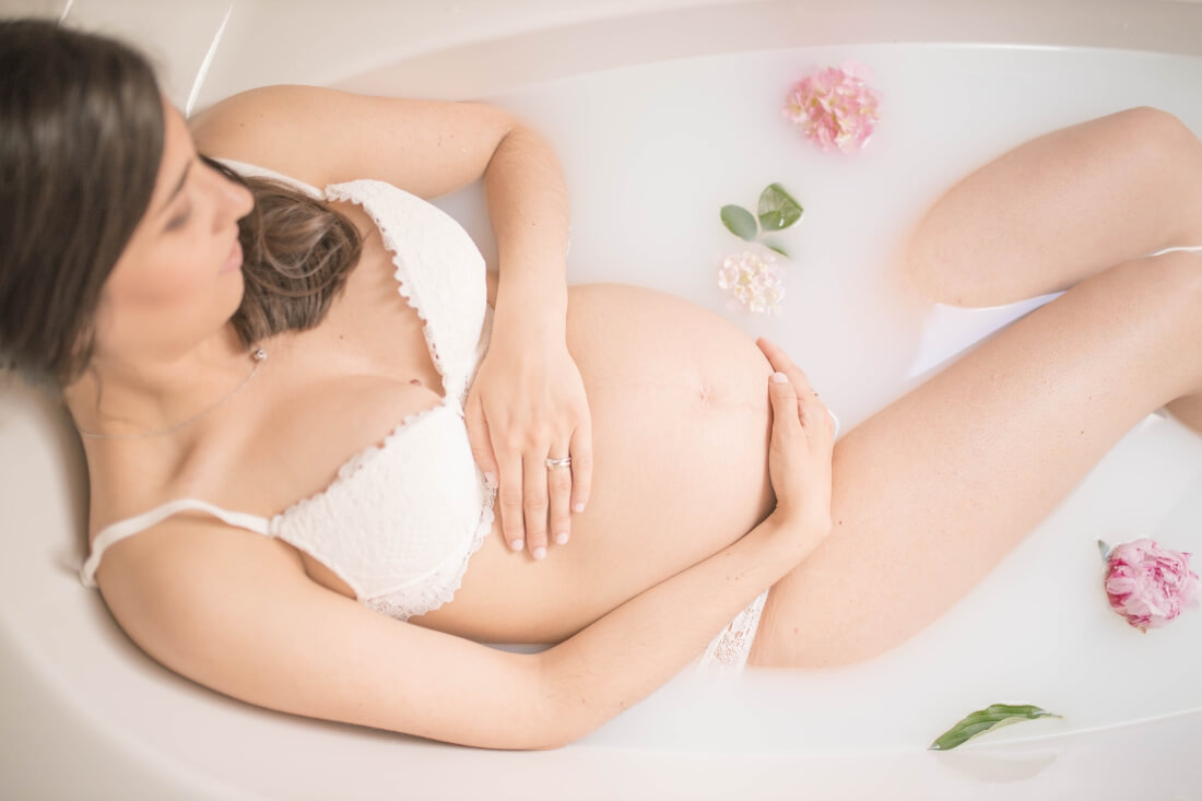 Photographe tours séance grossesse bain de lait - Milkbath Entre Nous Photographie